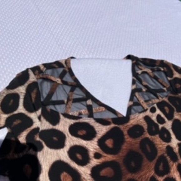 Adele & May Leopard Animal Print Top Size Medium Short sleeve - Picture 6 of 6